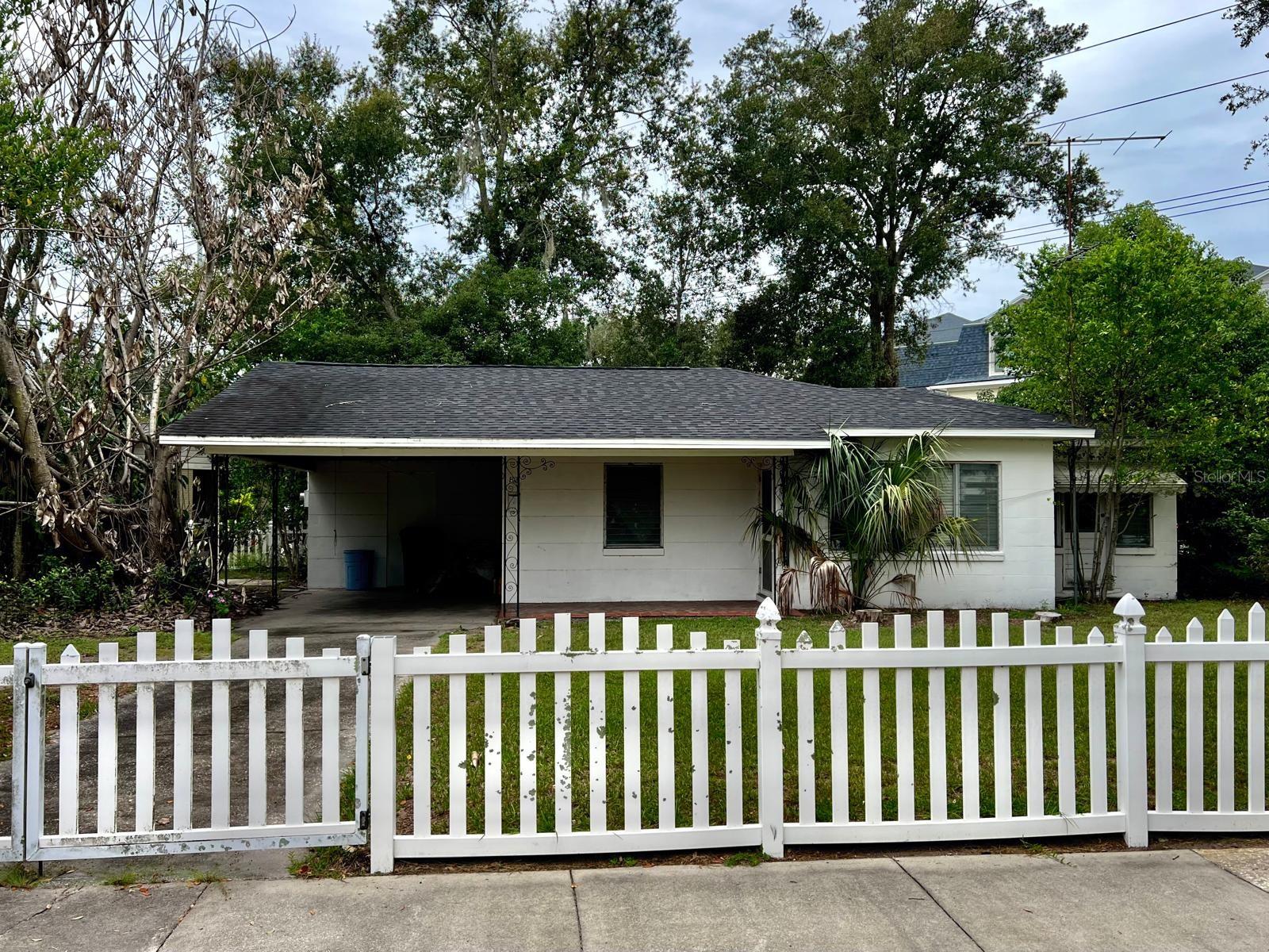 Listing photo 1 for 405 Francis Blvd