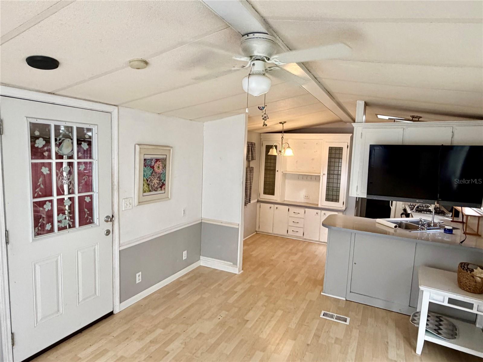 Listing photo 3 for 3000 Clarcona Rd #605