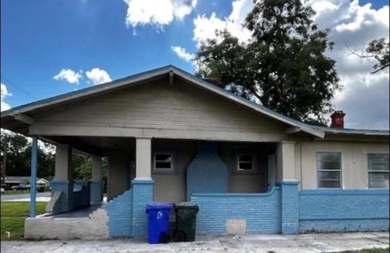 Listing photo 1 for 1112 W 12th St