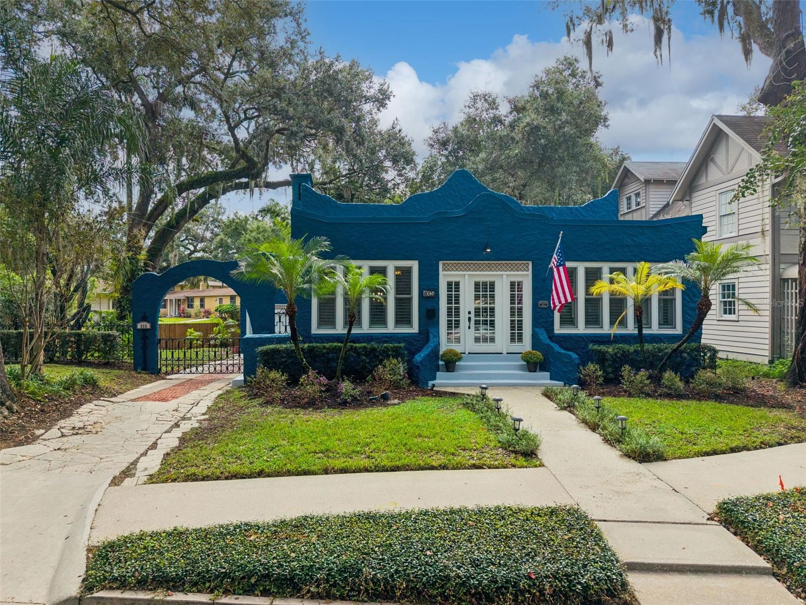 Listing photo 1 for 215 S Lawsona Blvd