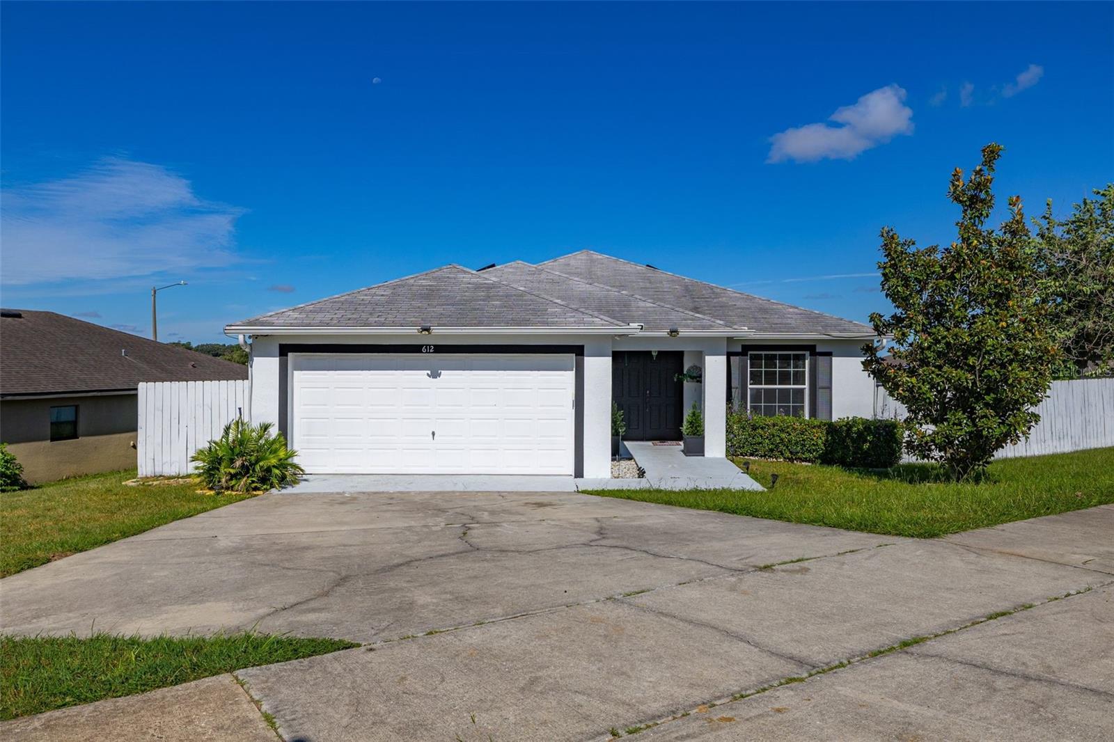 Listing photo 1 for 612 Chicago Way