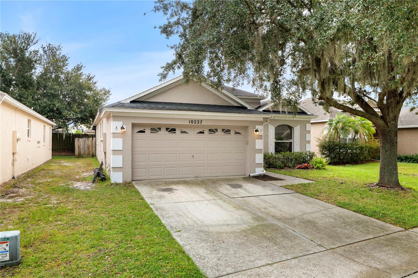 Listing photo 1 for 10227 Andover Point Cir