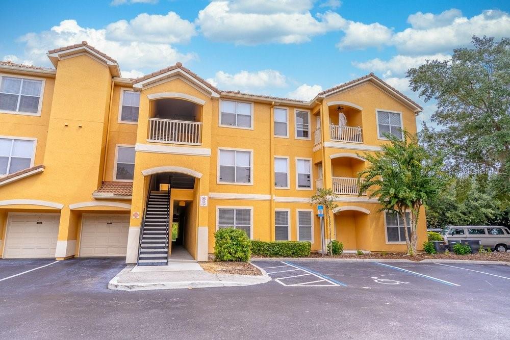Listing photo 1 for 8842 Villa View Cir #106