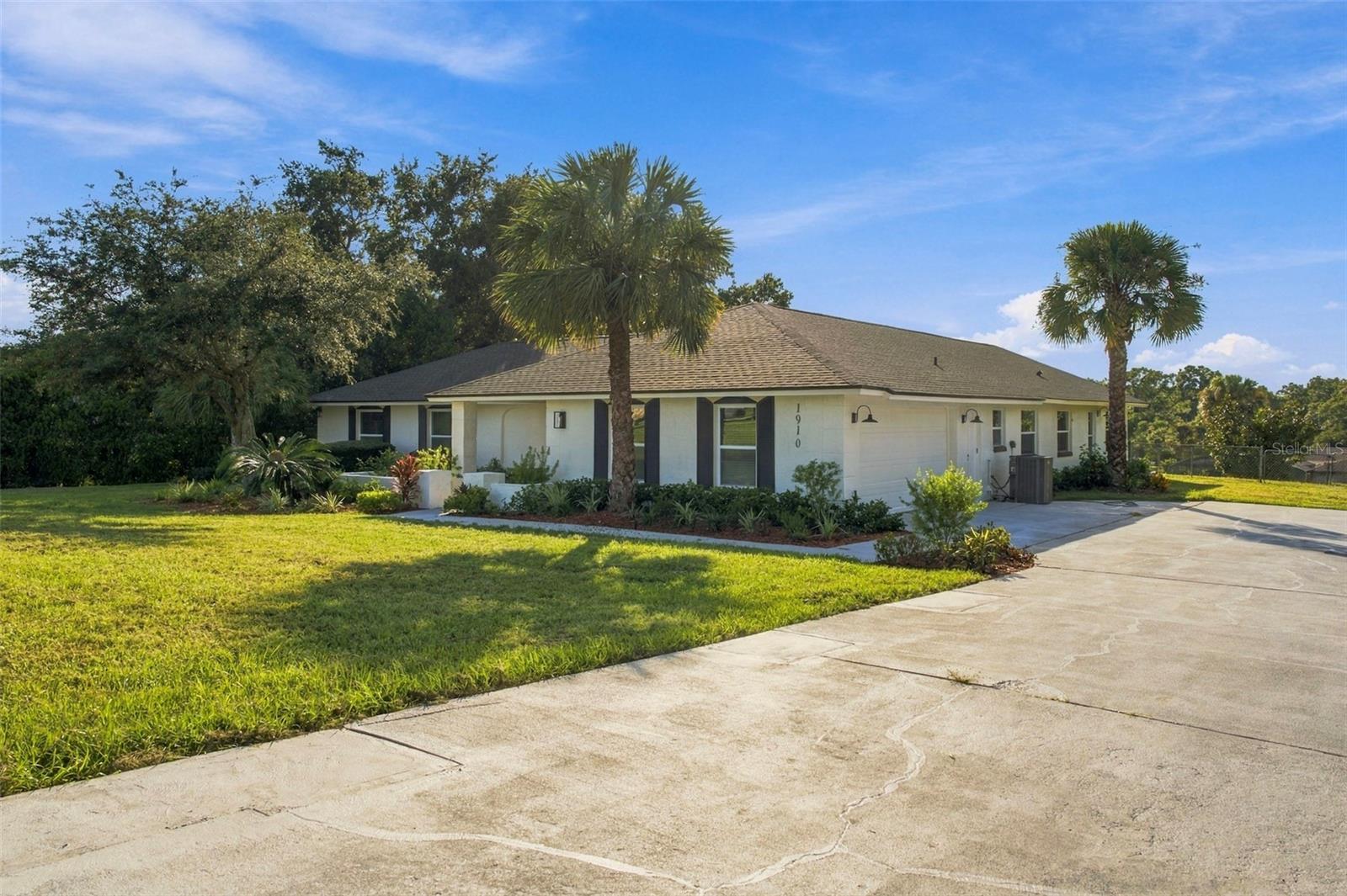 Listing photo 3 for 1910 Long Pond Dr