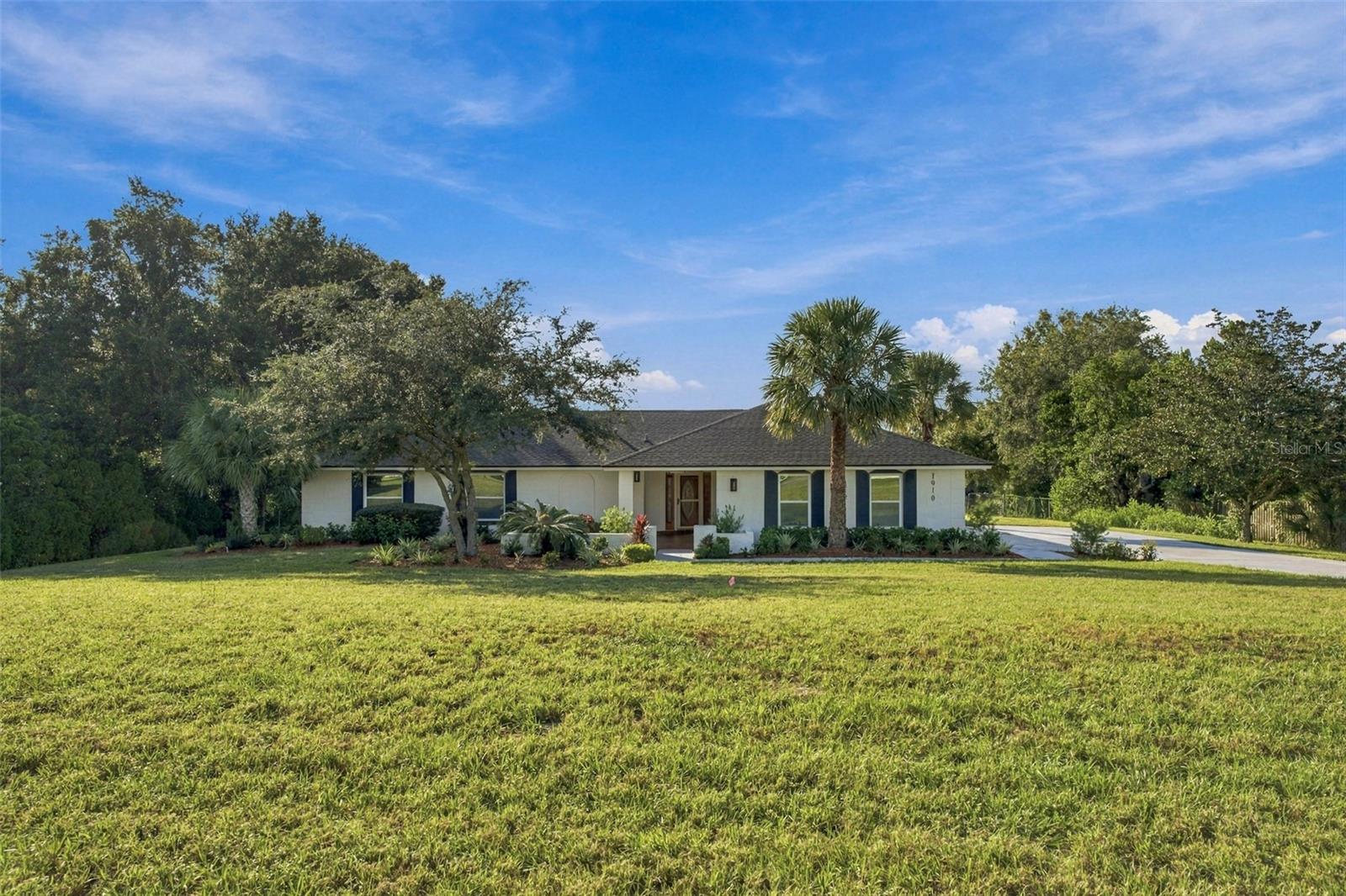 Listing photo 2 for 1910 Long Pond Dr