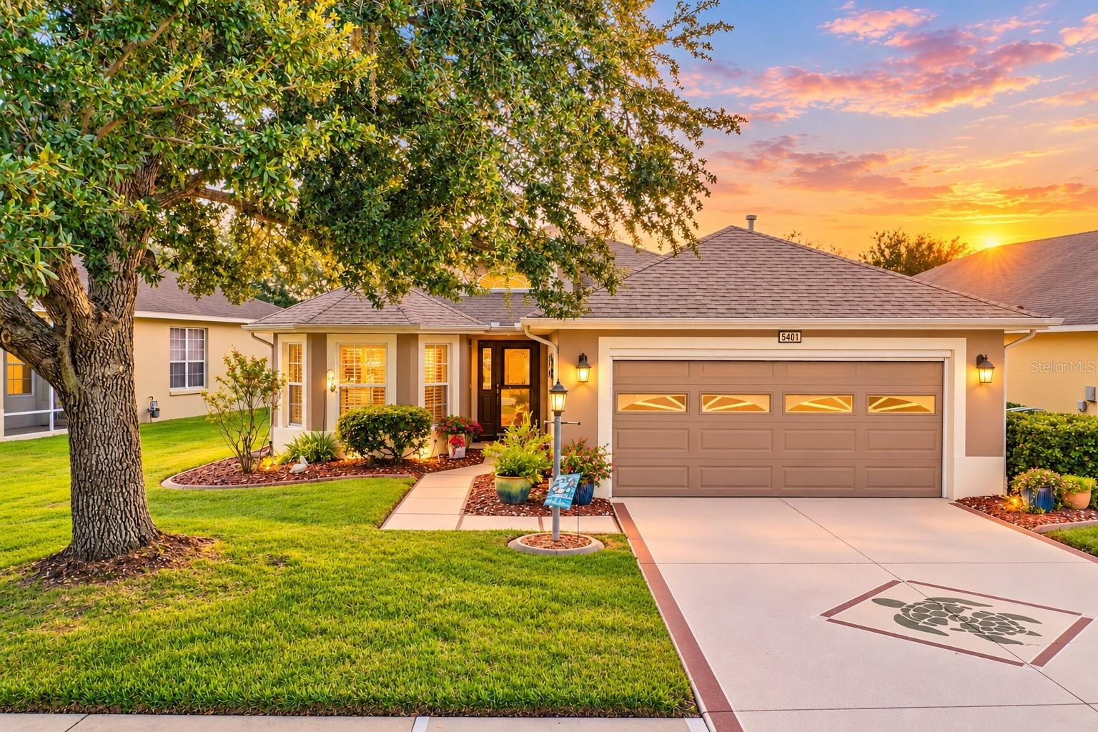 Listing photo 1 for 5401 Aurora Dr