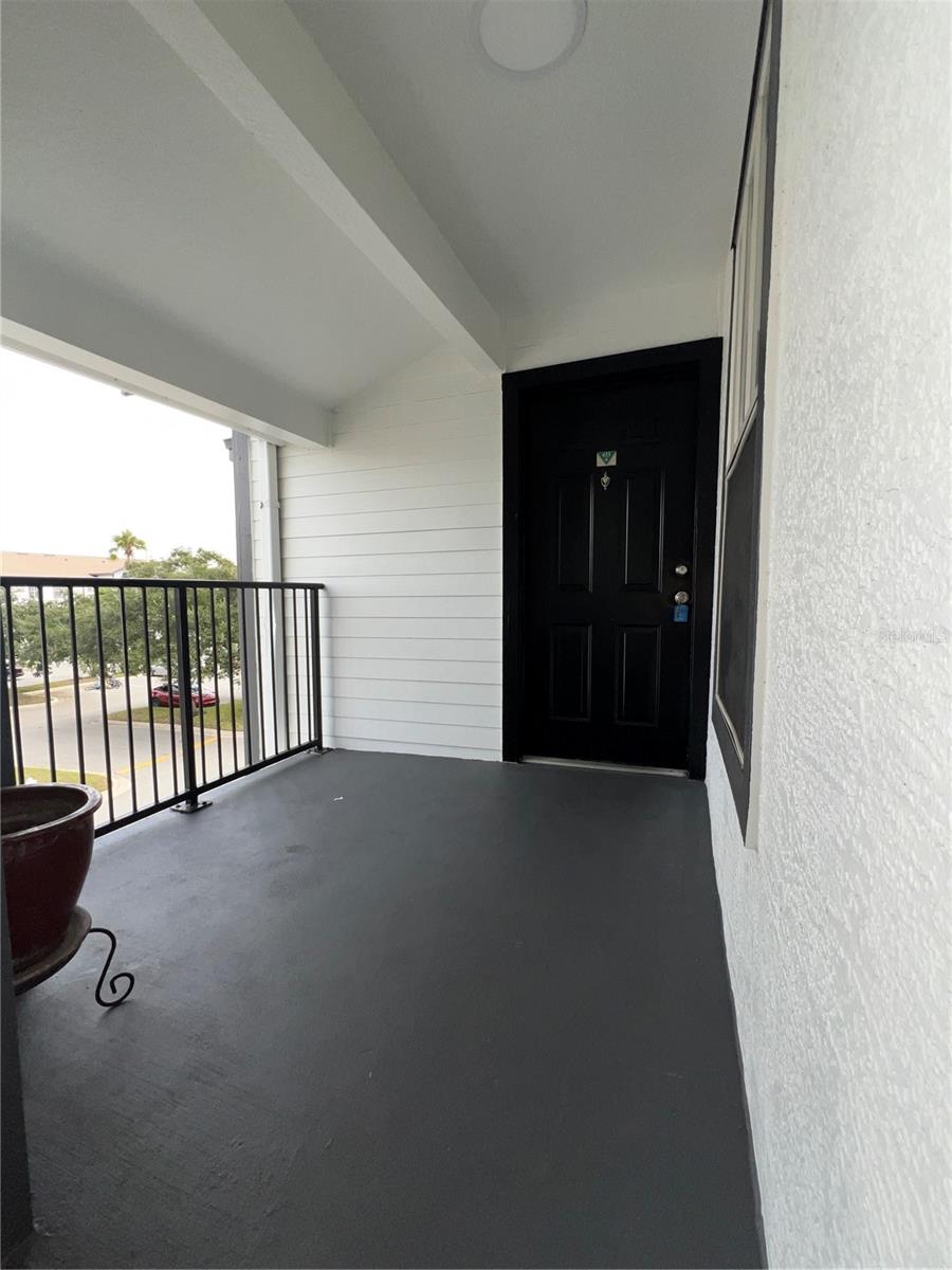 Listing photo 1 for 2202 Key West Ct #633