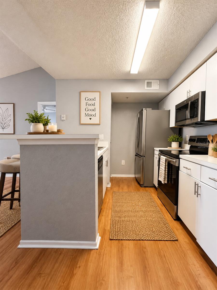 Listing photo 3 for 2202 Key West Ct #633