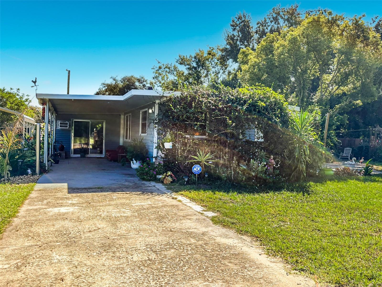 Listing photo 1 for 1726 Flint Dr