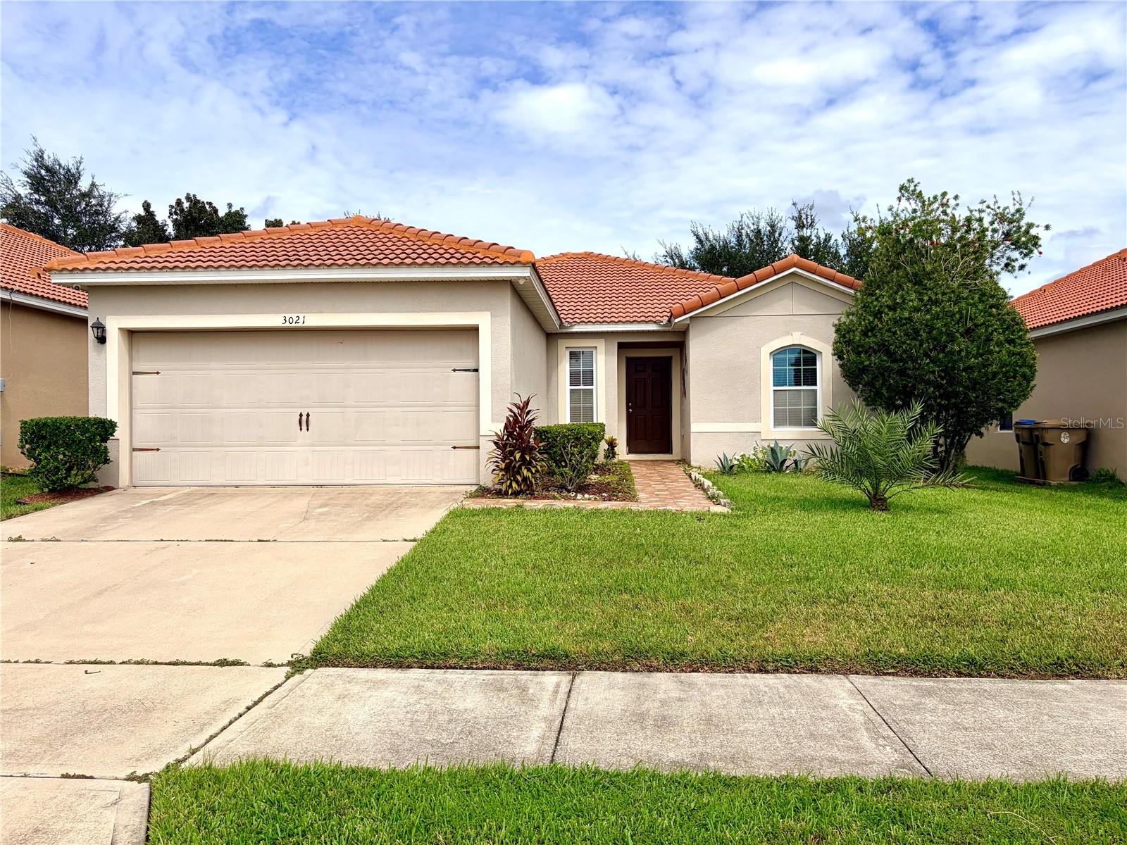 Listing photo 1 for 3021 Sangria St