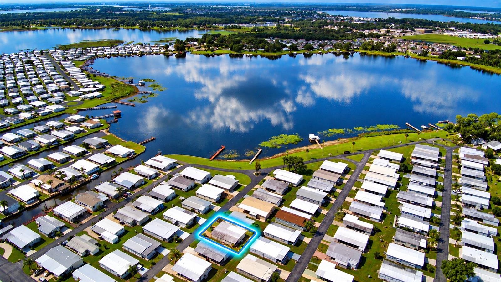 Listing photo 2 for 209 Orchid Ter