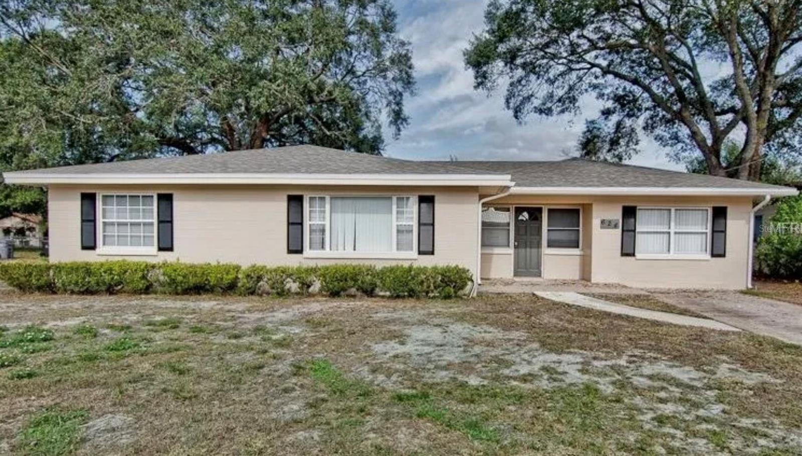 Listing photo 1 for 624 Alberta Ave