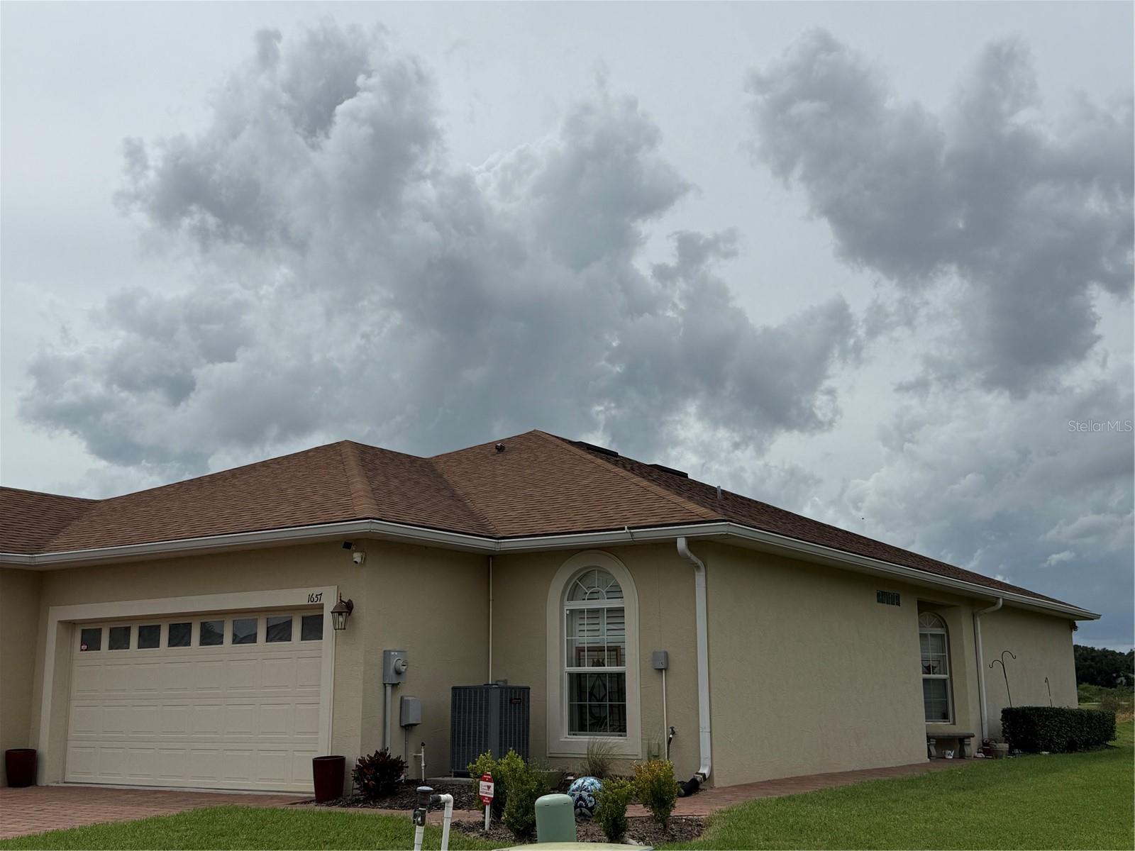 Listing photo 1 for 1657 Vienna Square Dr