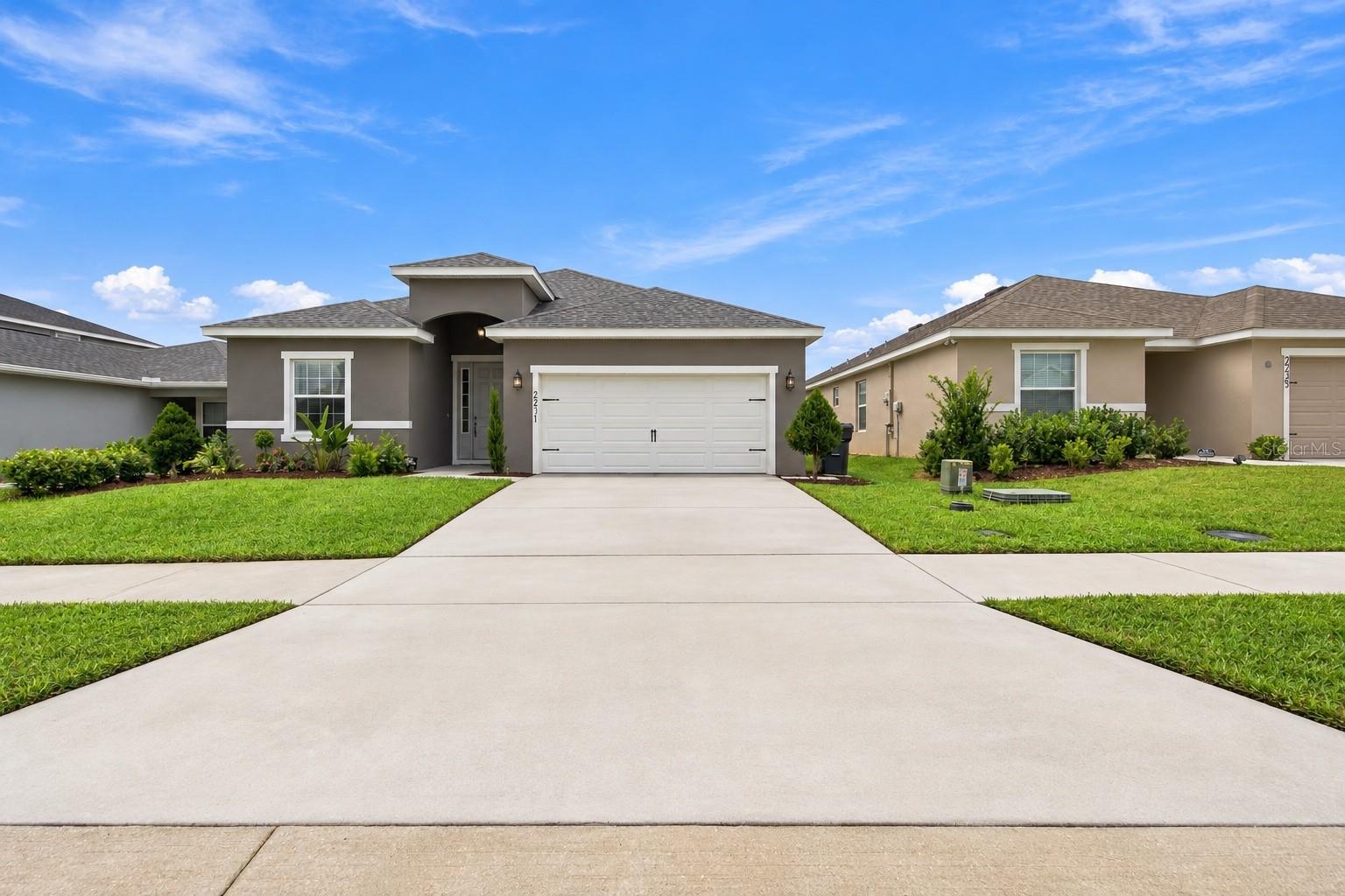 Listing photo 2 for 2231 Orchid Dr