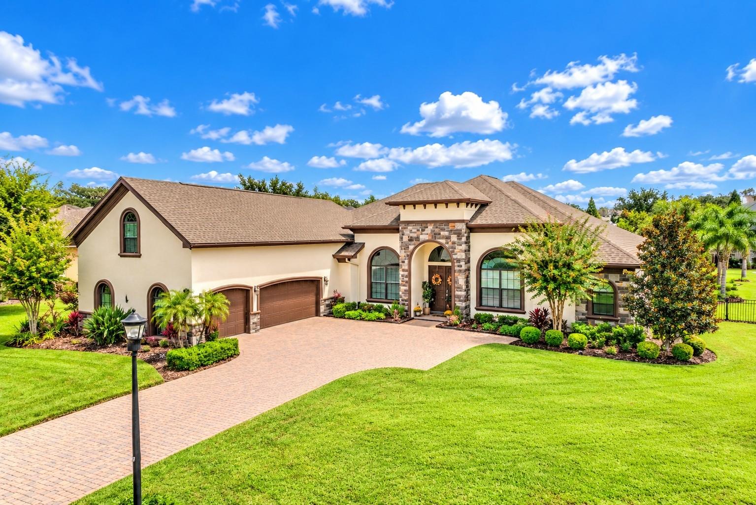 Listing photo 1 for 4487 Coachwood Ln