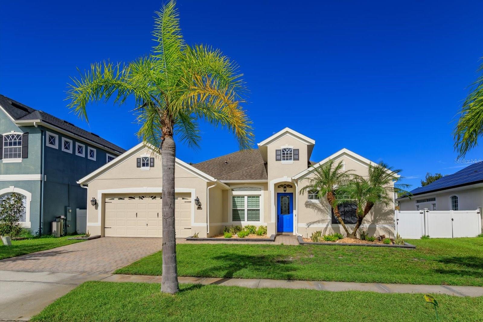 Listing photo 1 for 16514 Tudor Grove Dr