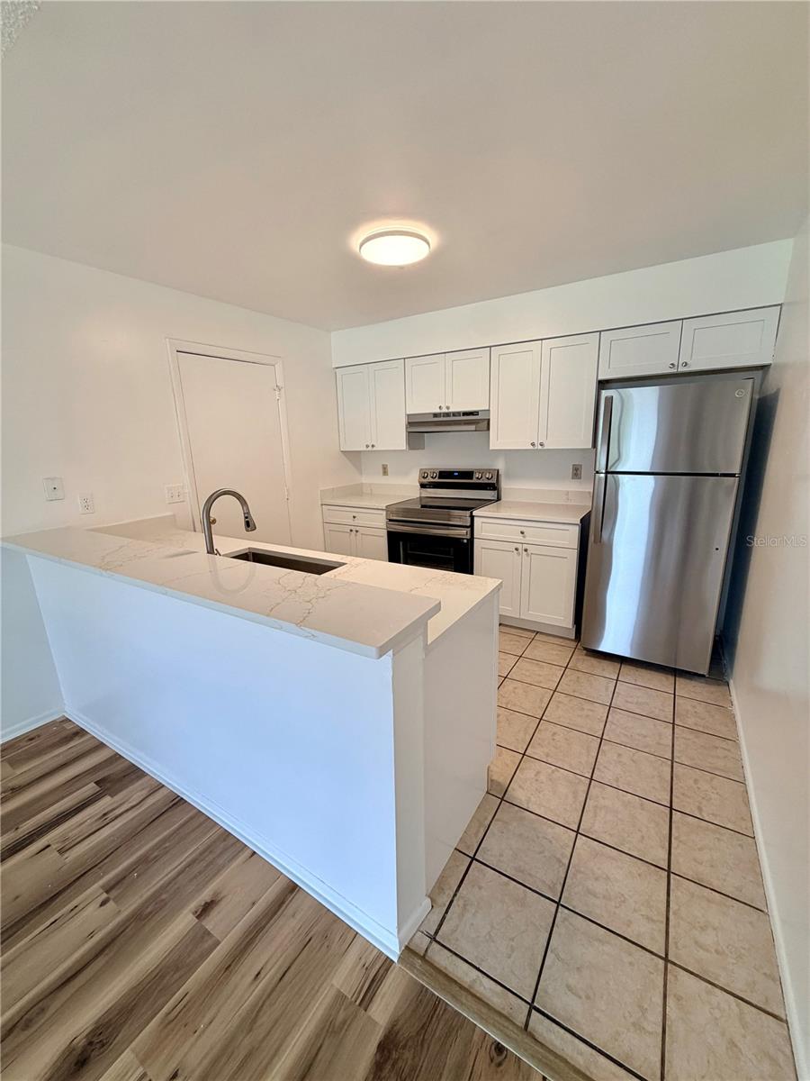 Listing photo 3 for 10155 Donhill Ct