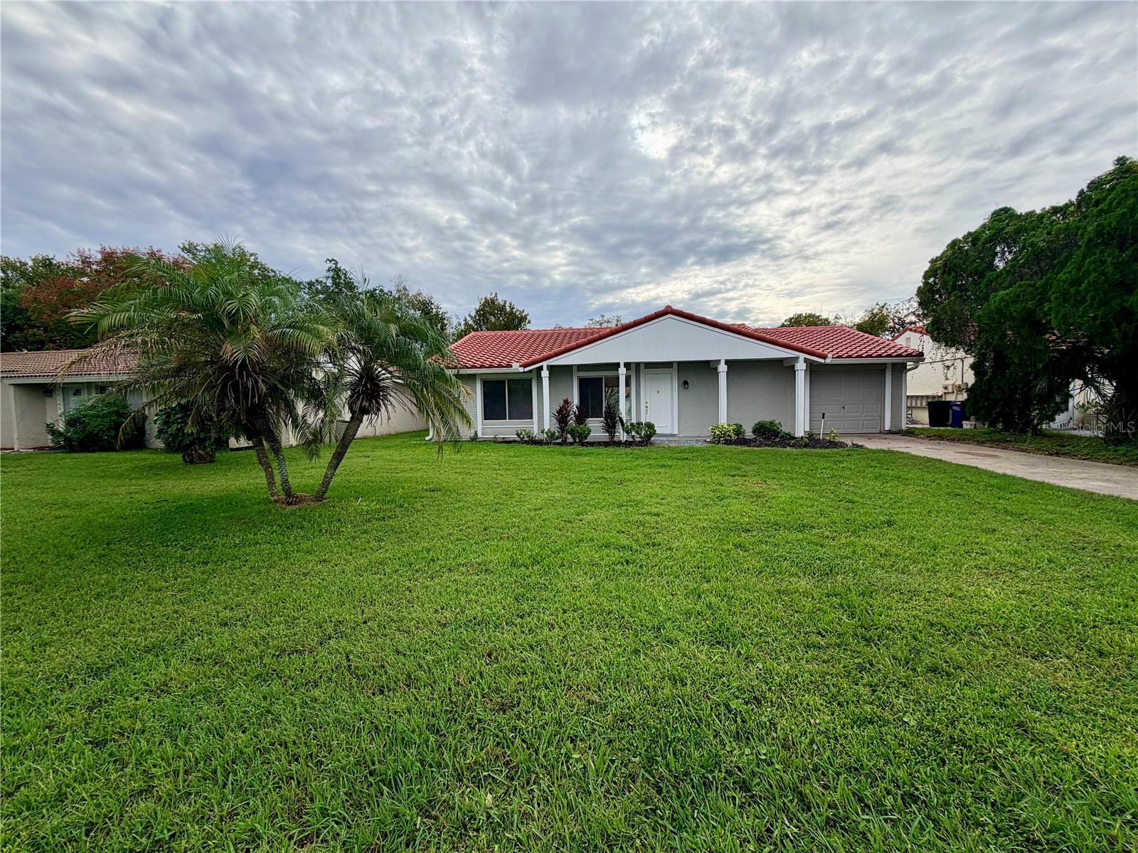 Listing photo 2 for 10155 Donhill Ct