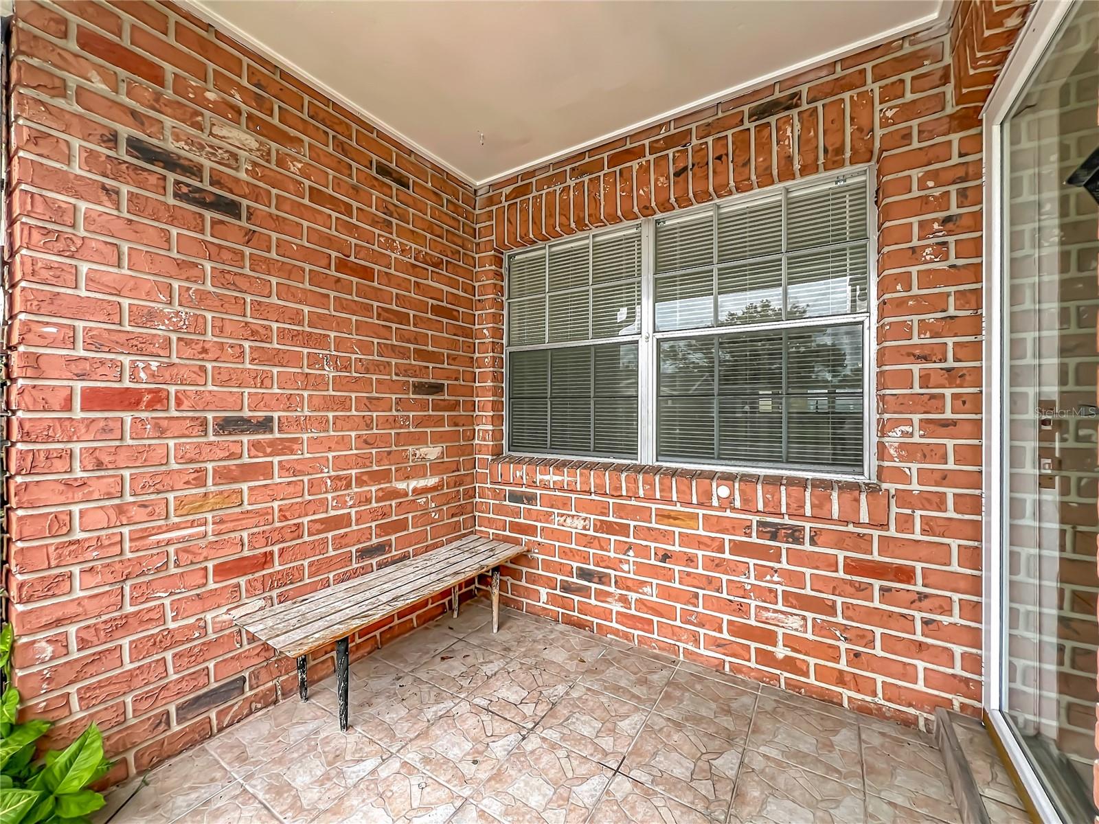 Listing photo 3 for 1225 Carriage Ln #1