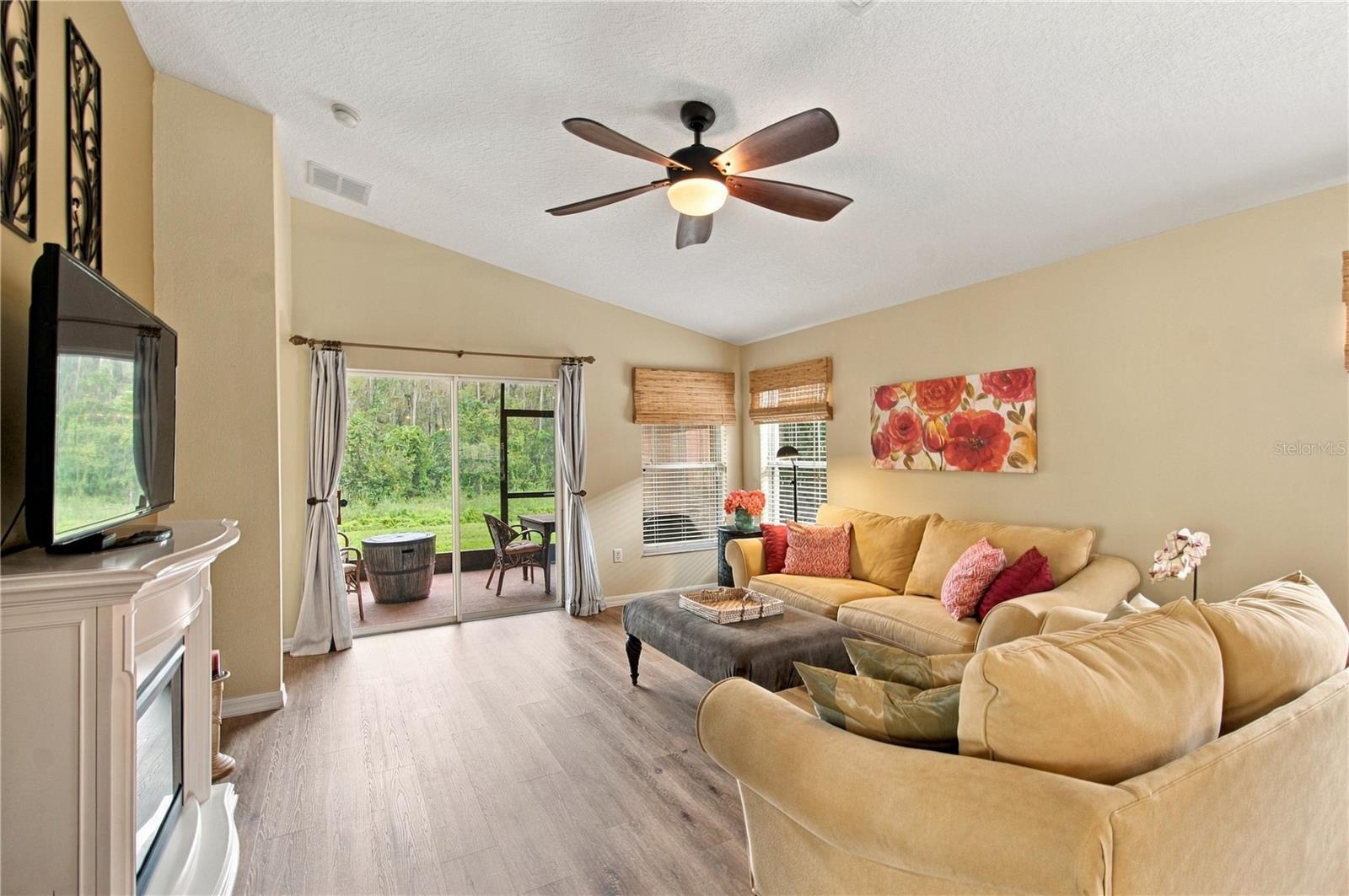 Listing photo 3 for 516 Grand Canal Dr