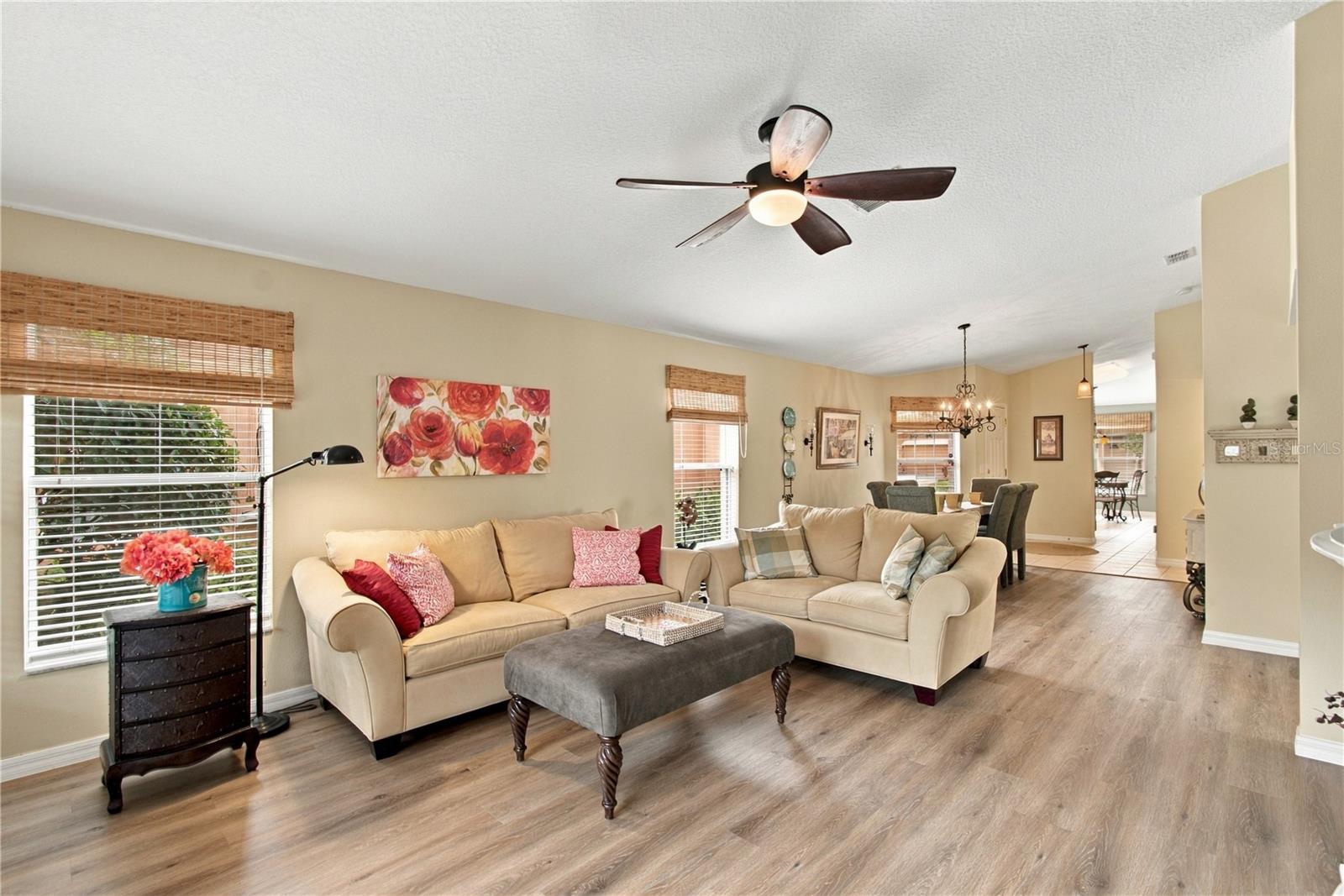 Listing photo 2 for 516 Grand Canal Dr