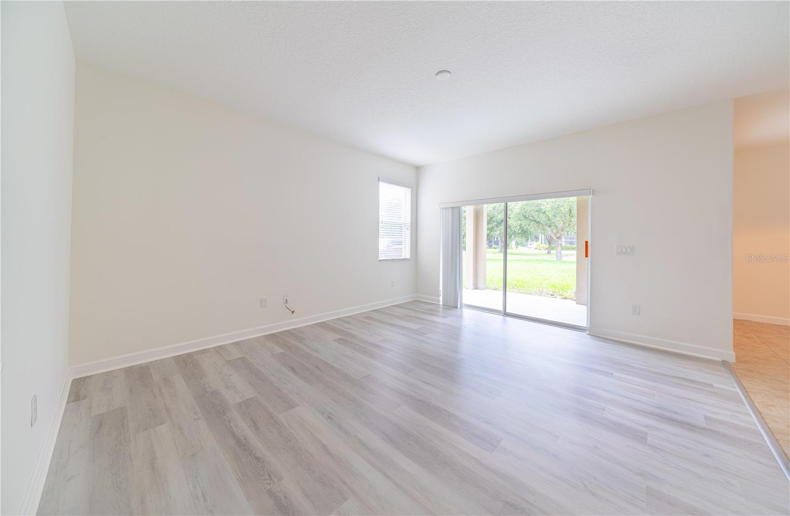 Listing photo 3 for 15663 Signature Dr