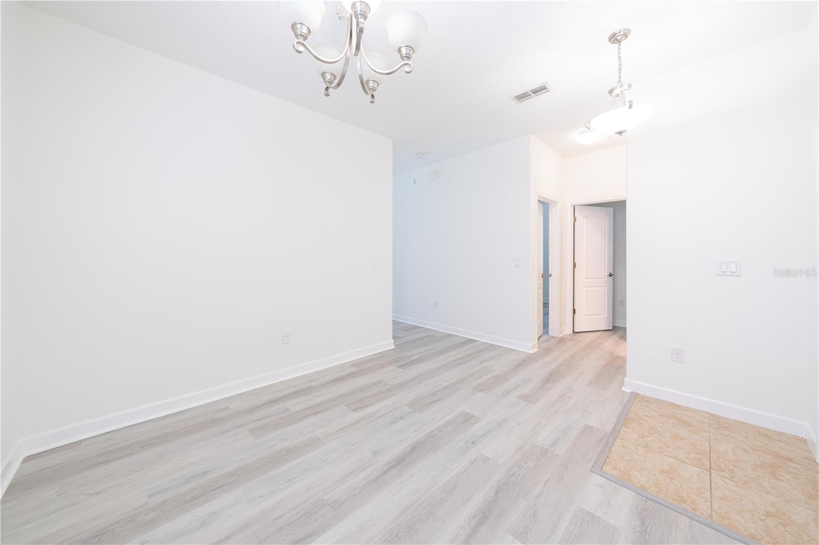 Listing photo 1 for 15663 Signature Dr
