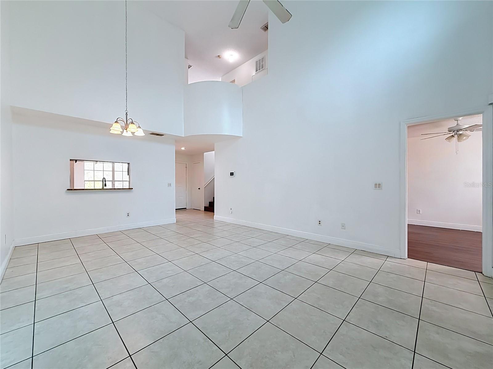 Listing photo 3 for 13518 Summerton Dr