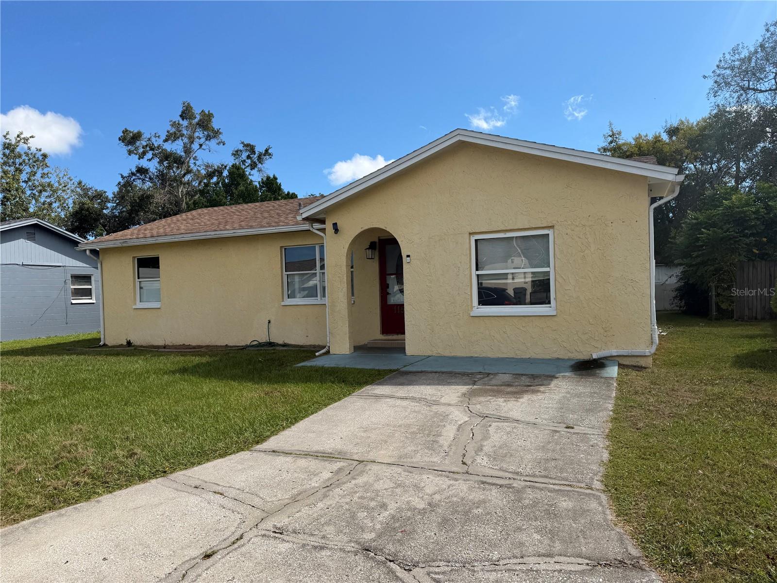 Listing photo 1 for 1152 Waterview Blvd W