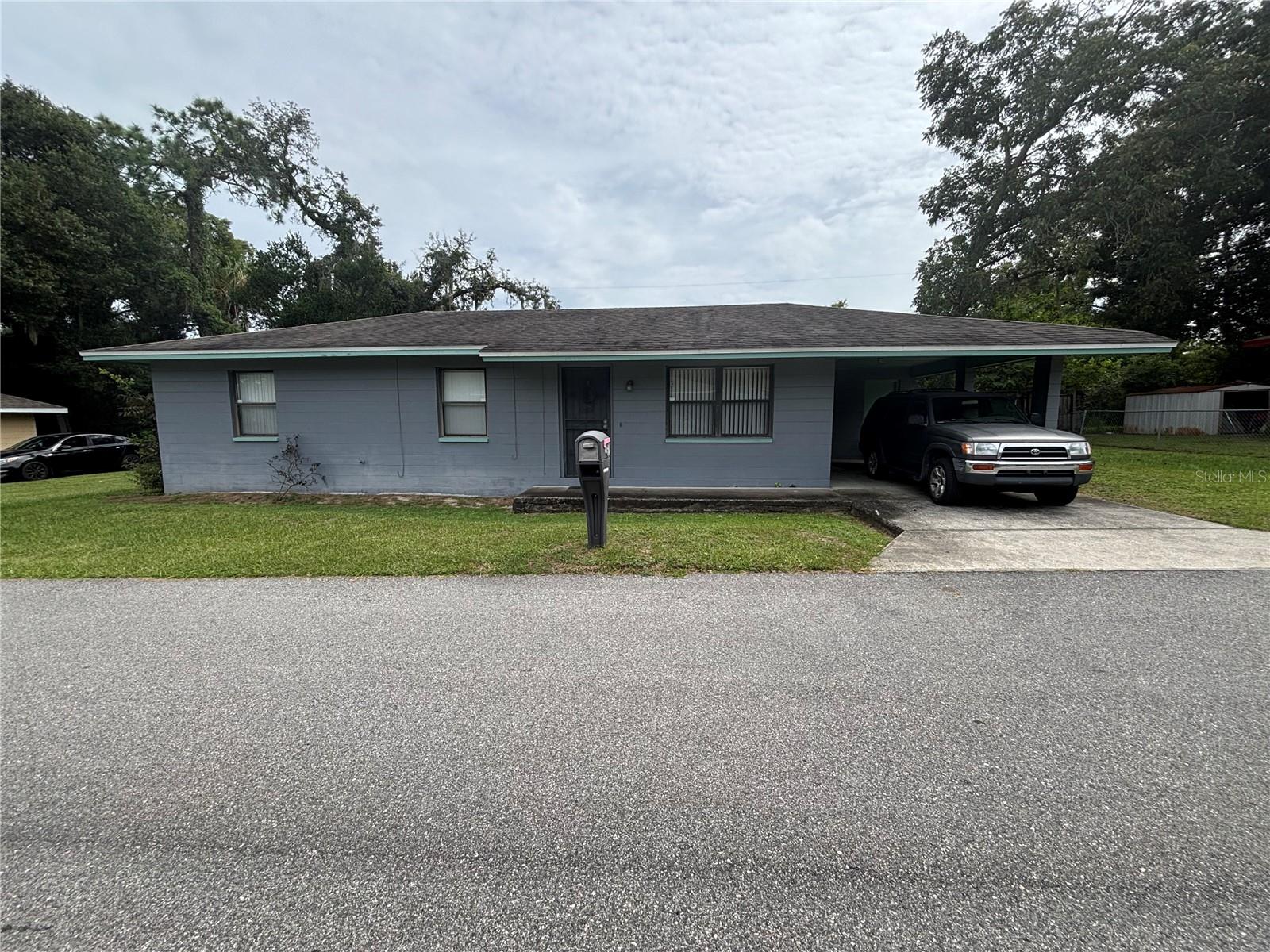 Listing photo 1 for 1615 Blossom Cir E