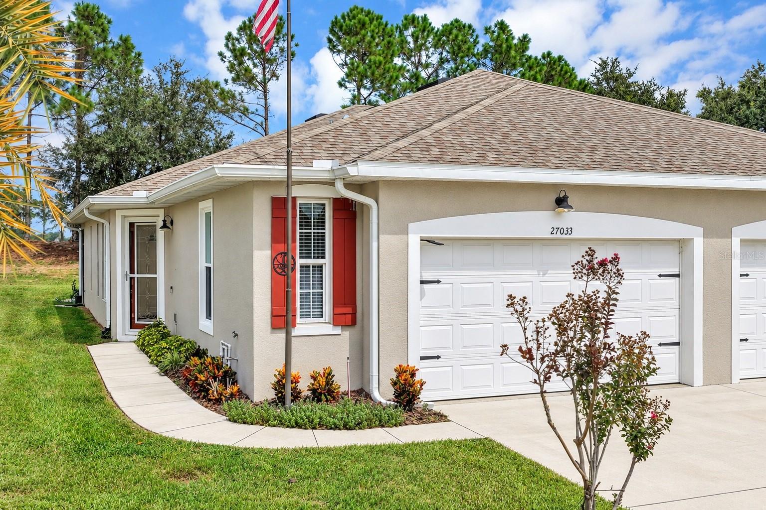 Listing photo 2 for 27033 White Plains Way