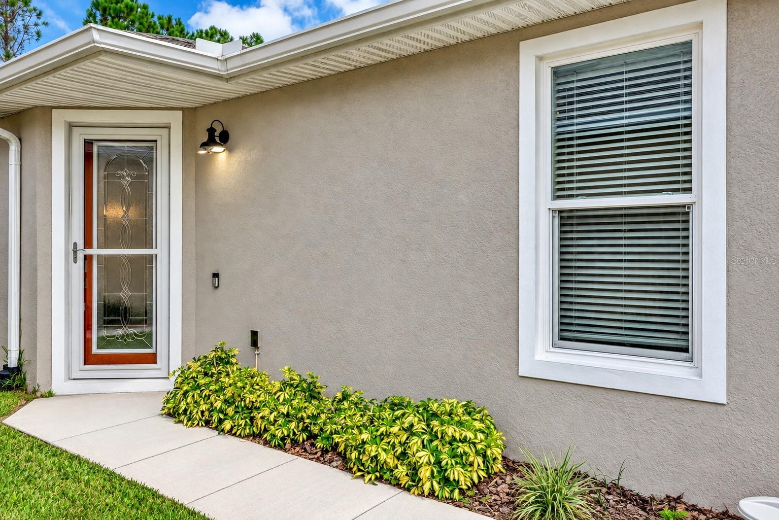 Listing photo 3 for 27033 White Plains Way