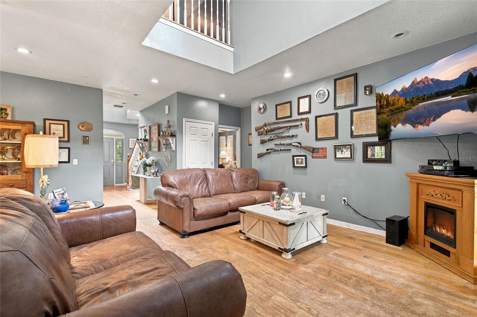 Listing photo 3 for 3850 Granada Dr