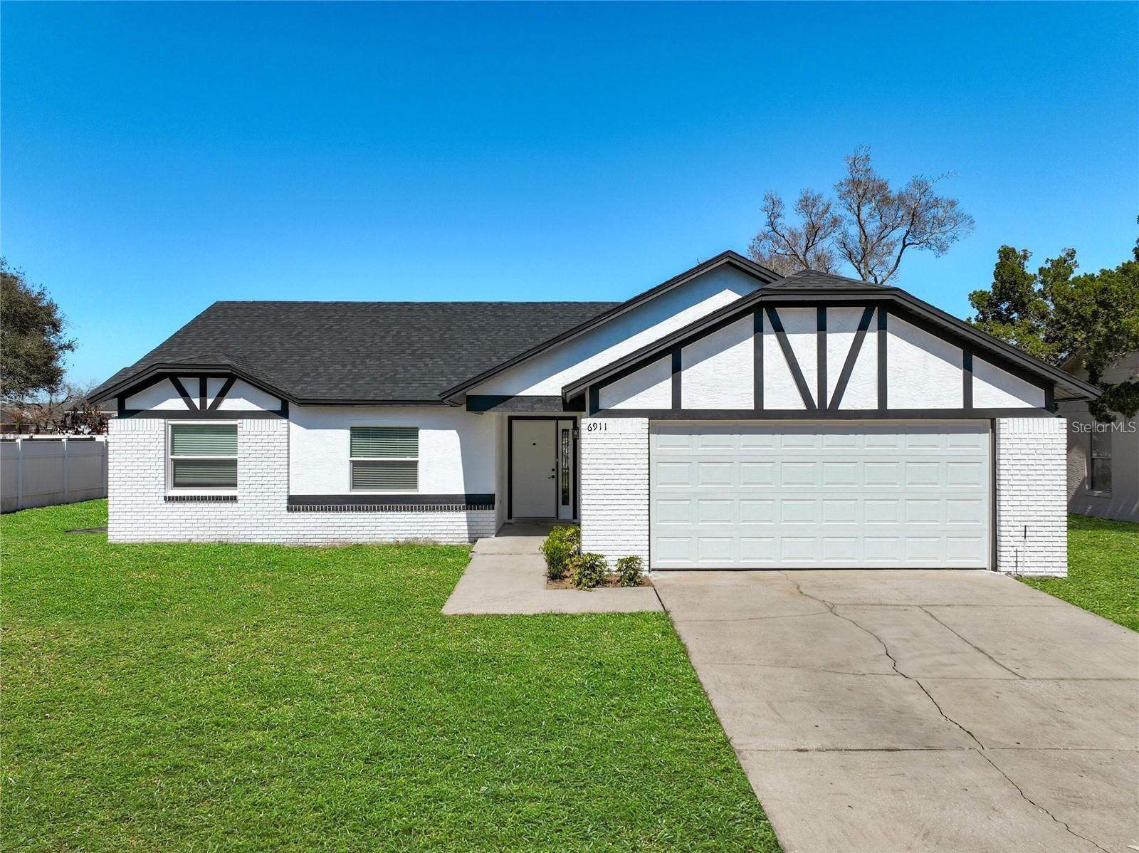 Listing photo 1 for 6911 Crescent Ridge Rd