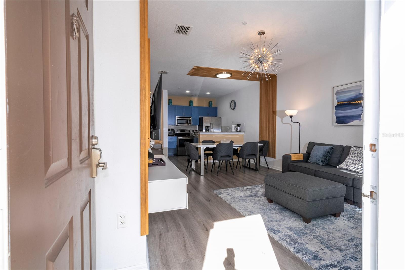 Listing photo 3 for 2900 Edenshire Way #102