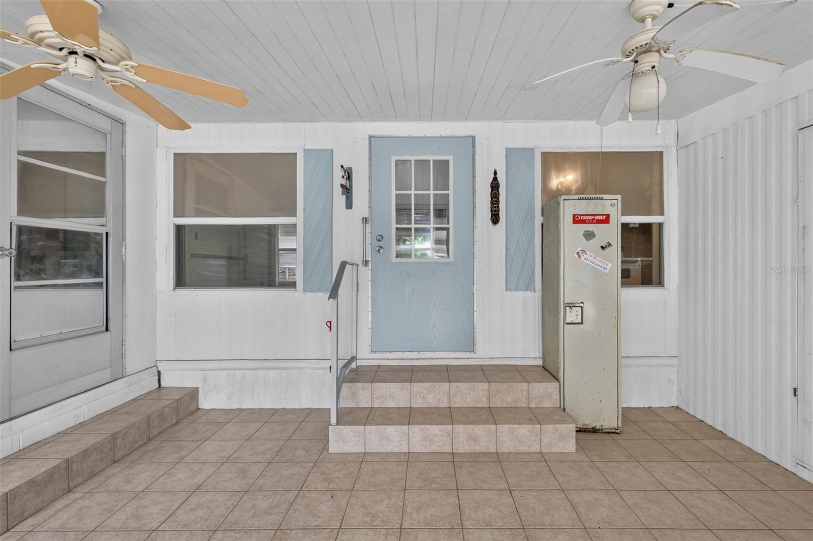 Listing photo 2 for 31722 Imperial Dr