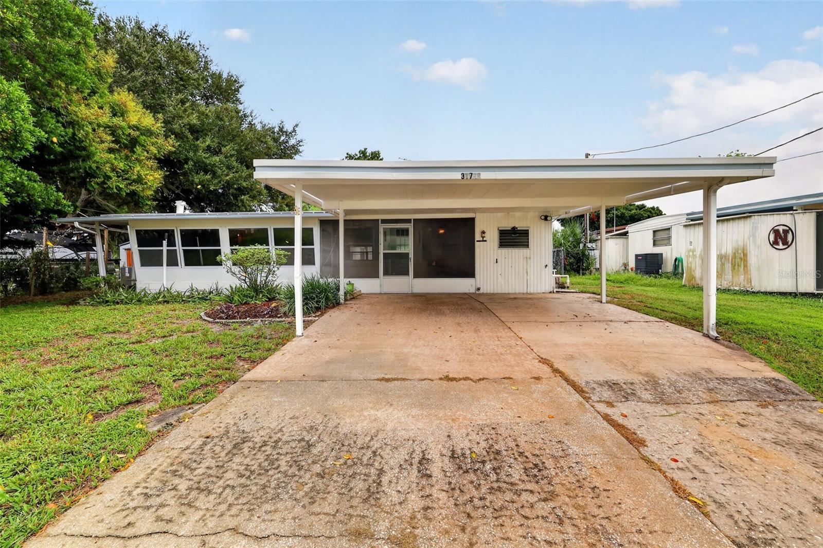 Listing photo 1 for 31722 Imperial Dr