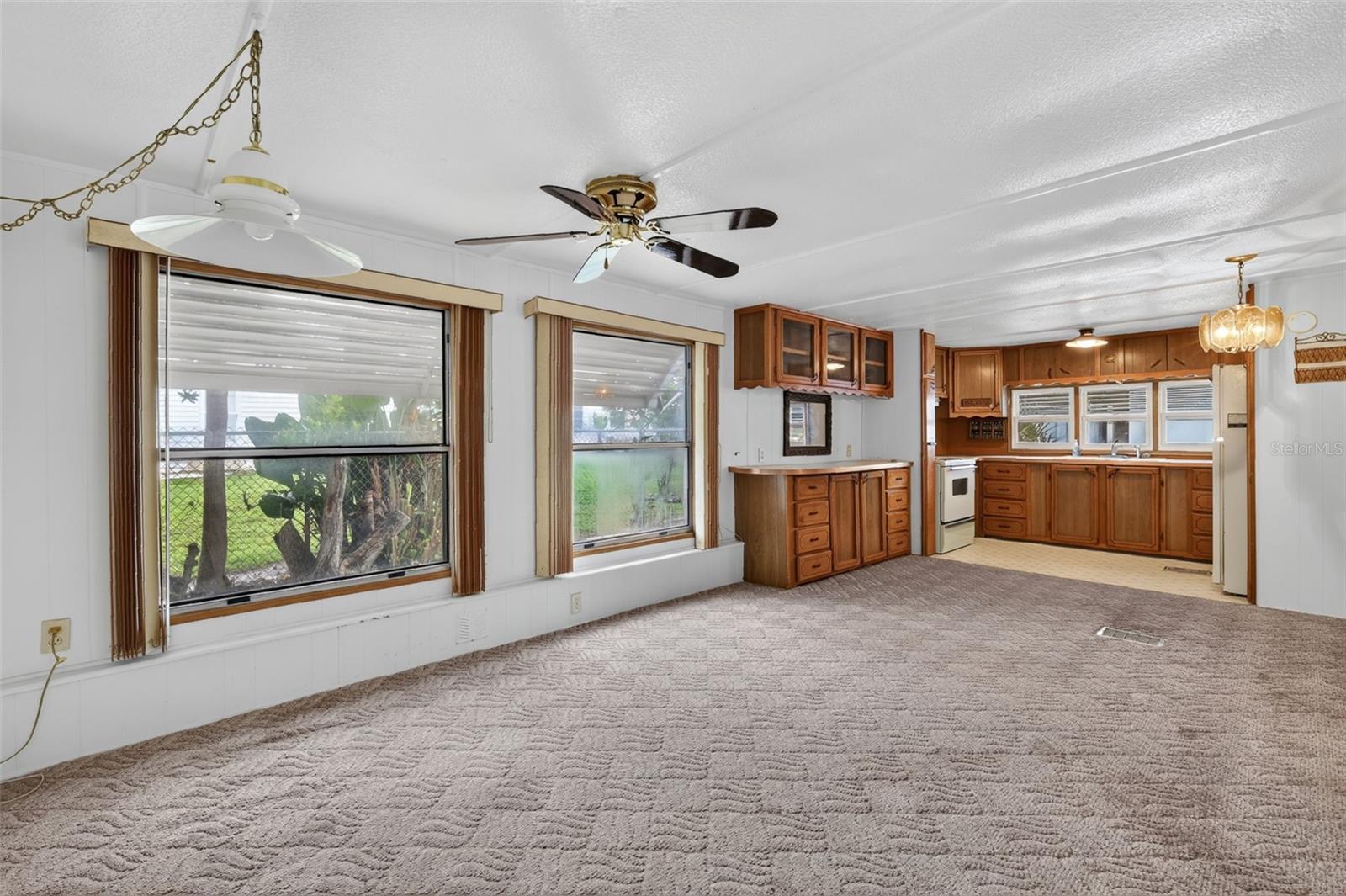 Listing photo 3 for 31722 Imperial Dr