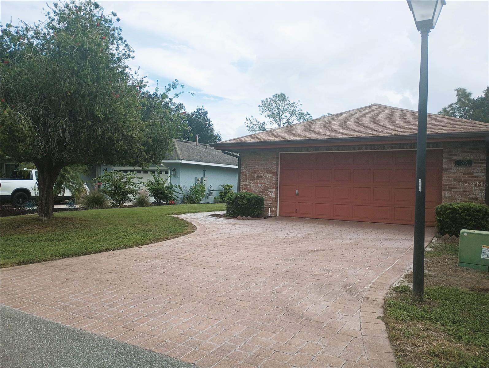 Listing photo 3 for 575 Saint Andrews Rd