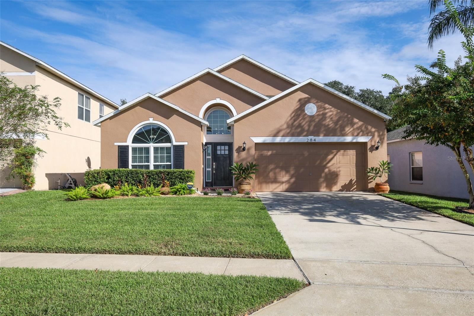 Listing photo 1 for 284 Clydesdale Cir