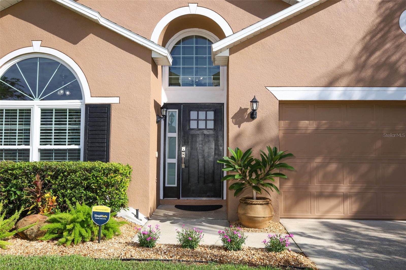Listing photo 2 for 284 Clydesdale Cir