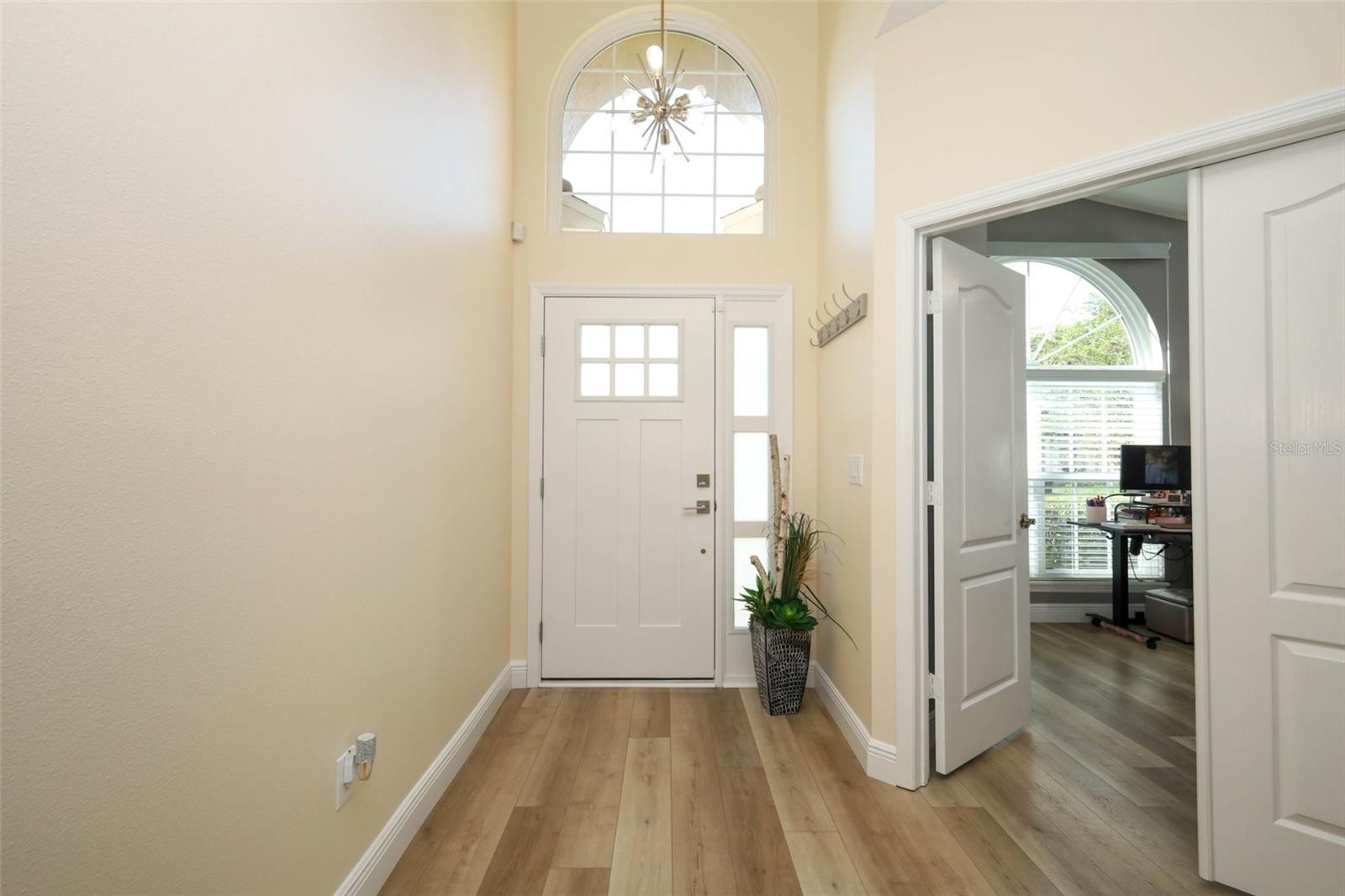 Listing photo 3 for 284 Clydesdale Cir