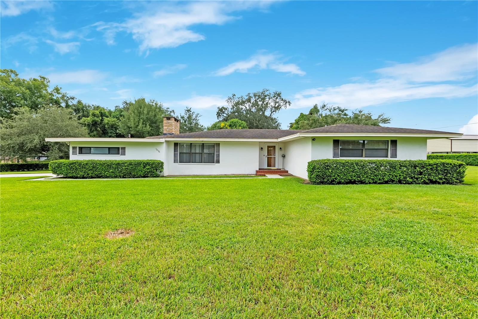 Listing photo 1 for 1615 Lake Miriam Dr