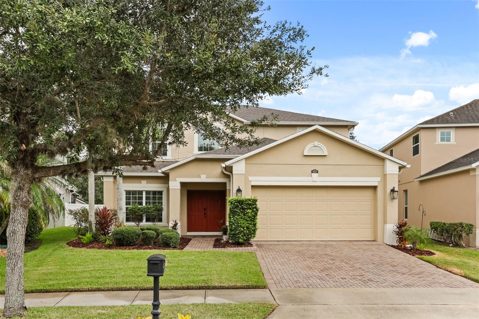 Listing photo 1 for 9117 Oak Commons Way