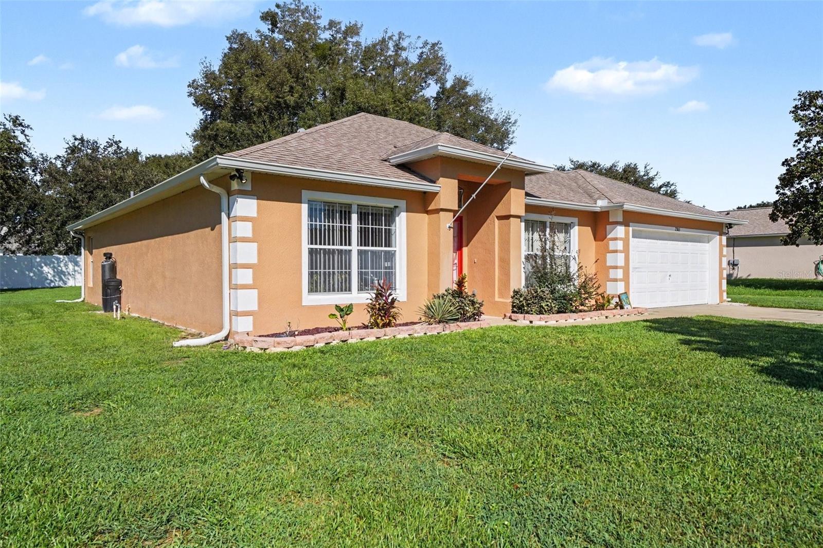 Listing photo 3 for 2303 Weathered Wood Dr