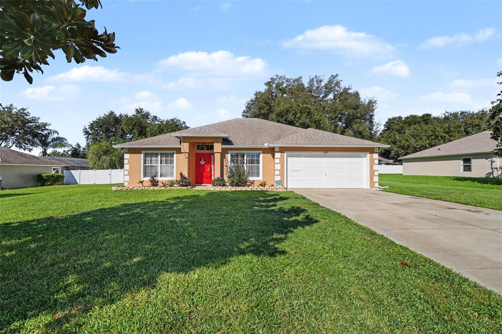Listing photo 2 for 2303 Weathered Wood Dr
