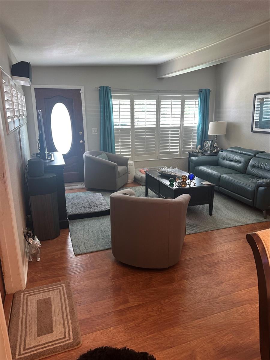 Listing photo 3 for 1711 Beatrice Dr