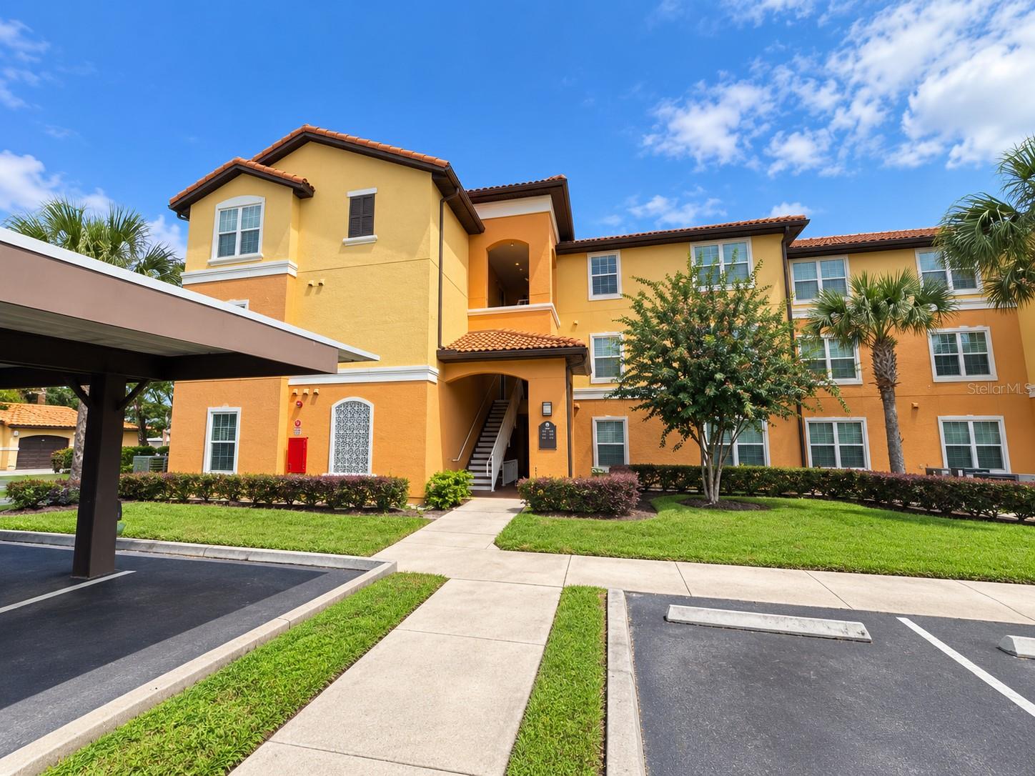 Listing photo 1 for 5471 Vineland Rd #7204