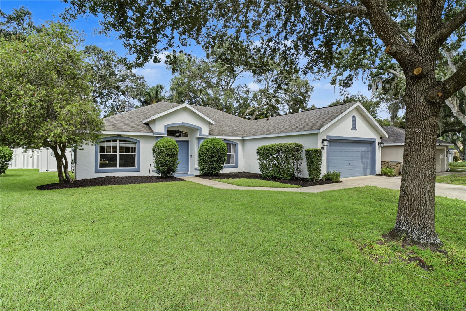 Listing photo 3 for 10427 Pleasant View Dr