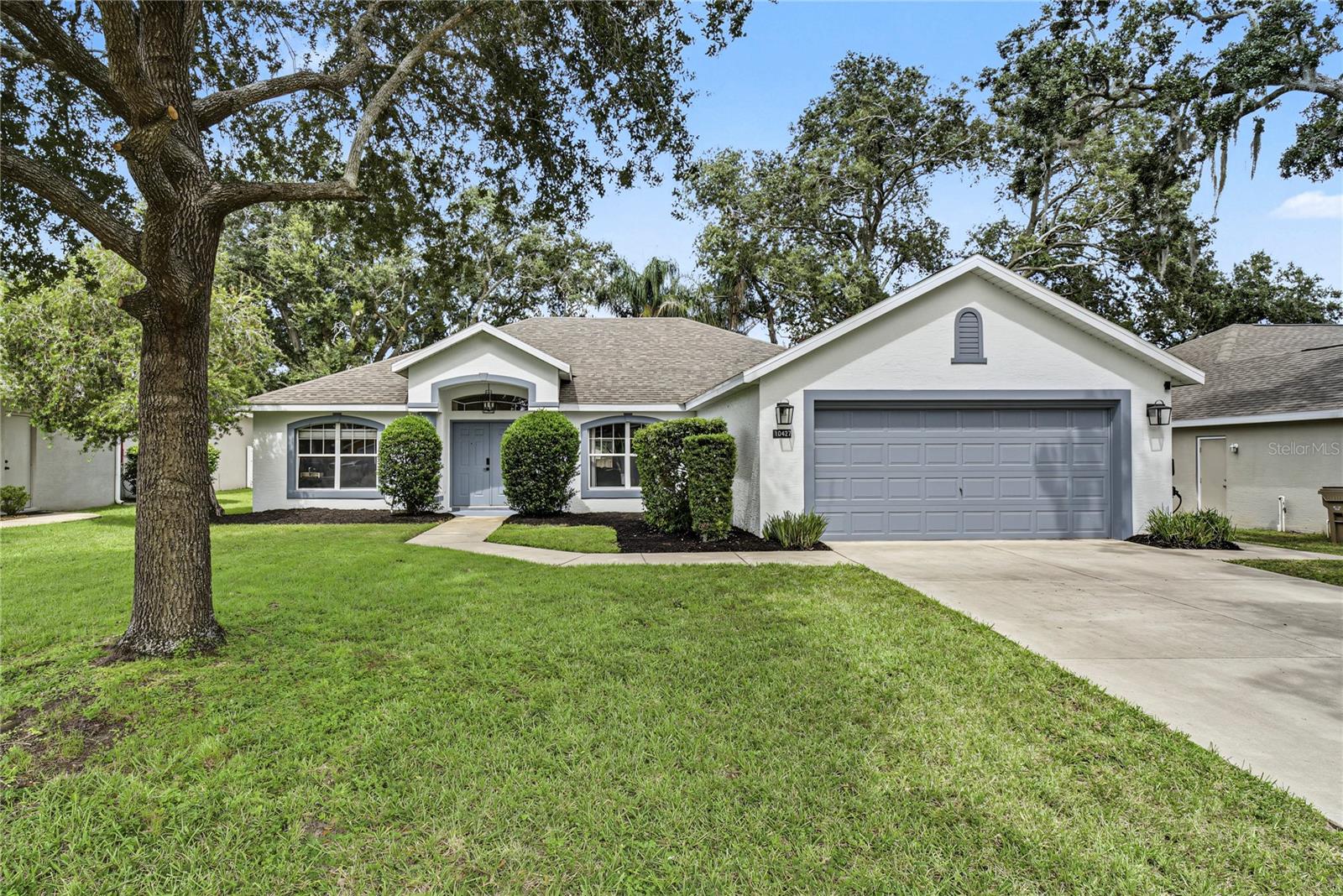 Listing photo 1 for 10427 Pleasant View Dr